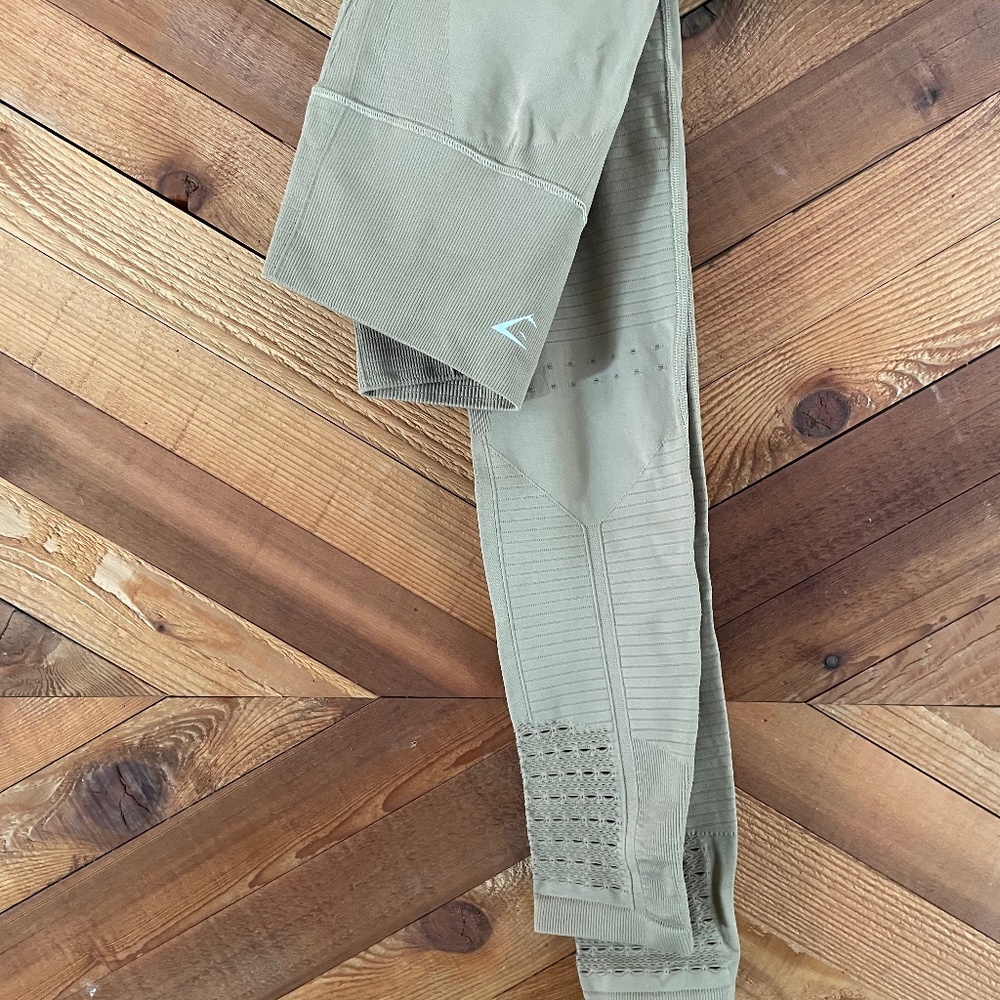 Gym shark leggings